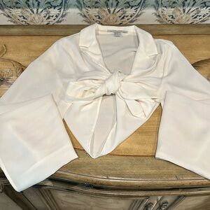 Forever 21- cream colored tie crop top - L